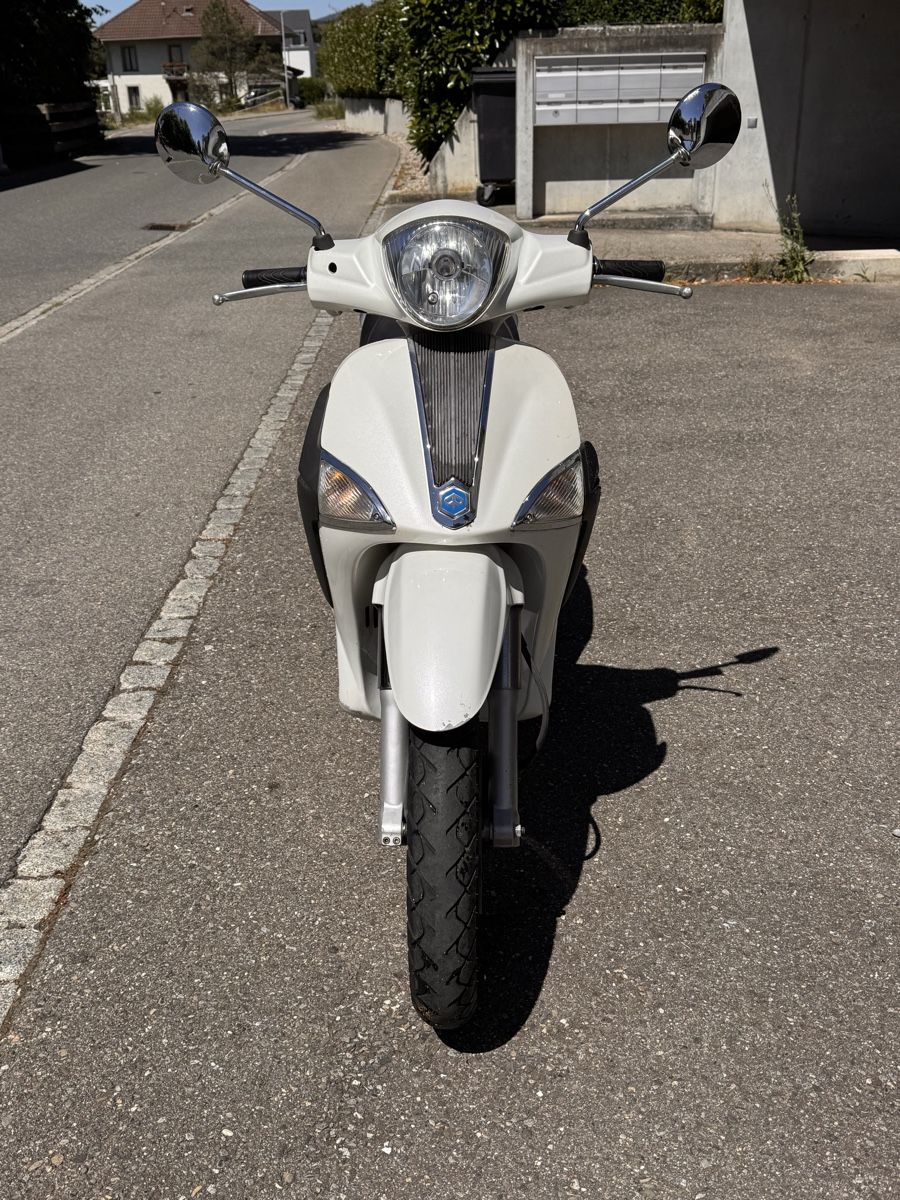 Piaggio Strasse: Piaggio Liberty 125 Roller Weiss – Defekt aus Ittigen von DoLaDoNeLu 1
