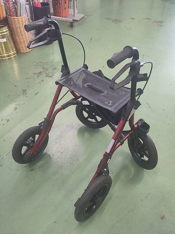 Ausili per la deambulazione: Dietz Rollator Taima XC – Usato da Pratteln venduto da Cartonsducoeur_bl 6