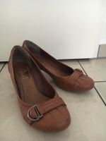 braune Bata Pumps