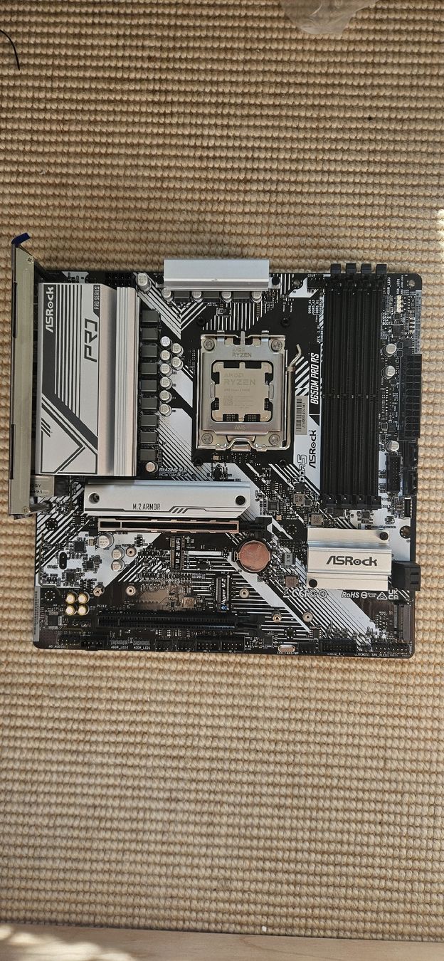 Asrock Schede madri: ASRock B550M Pro4 AM5 Mainboard - neuwertig – Usato da Zürich venduto da leo_jm6p