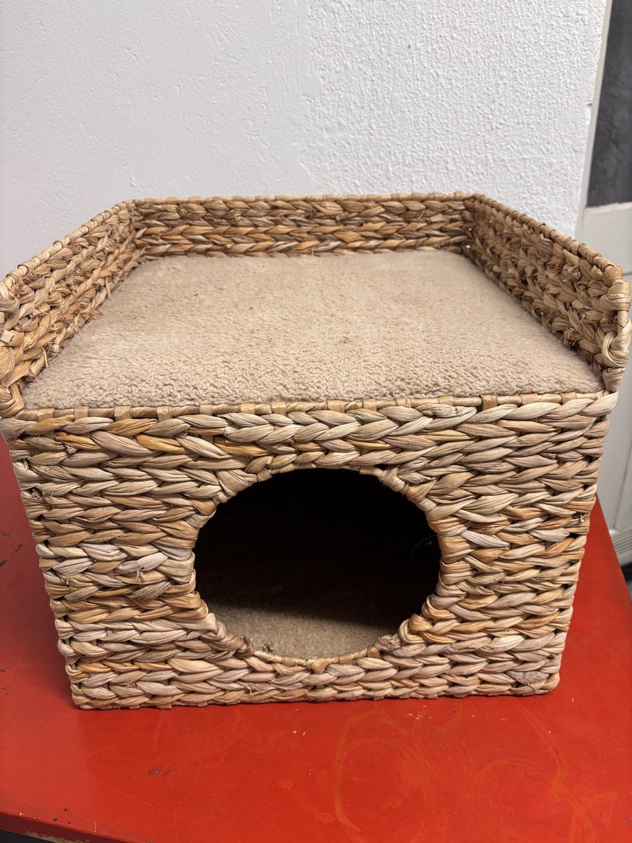 Cucce & Letti: Kuscheliges Katzenhaus  – Usato da Basel venduto da Jillcaarmen 1