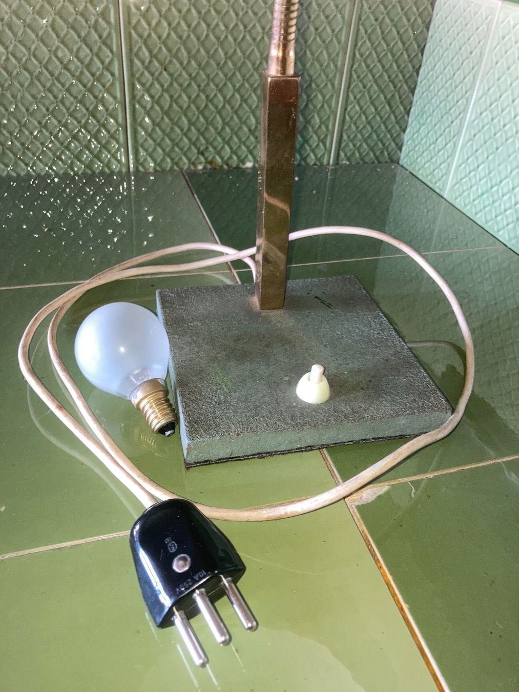 Lampes: Tischlampe, Lampe, Schwanenhals – D'occasion à Neftenbach par 889095 5