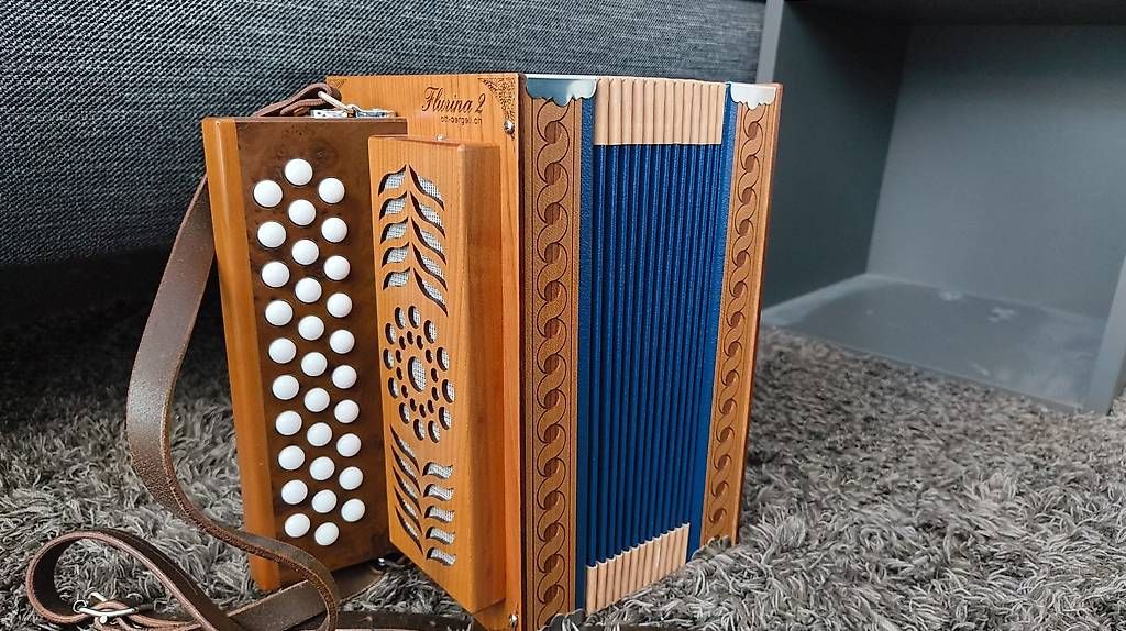 Strumenti musicali: Schwyzerörgeli Ott-Örgeli Flurina 2  – Usato da Nebikon venduto da amg33