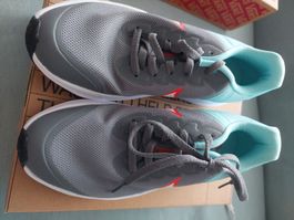 Neue Nike Schuhe gr 35