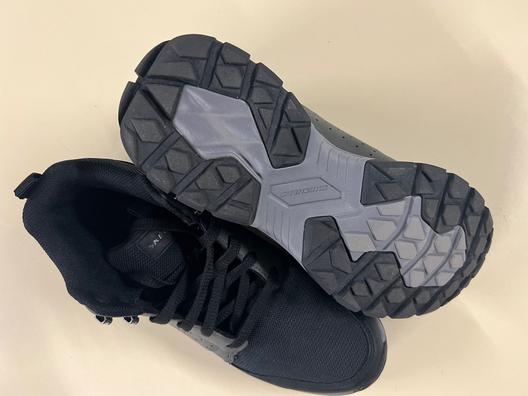 Skechers Scarpe da uomo: Skechers All-Terrain Wanderschuhe – Nuovo (secondo la descrizione) da Biel/Bienne venduto da HB13 3