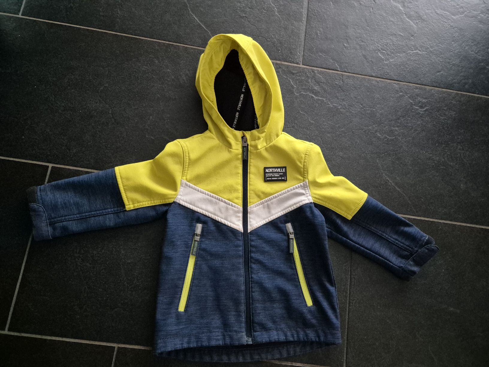 C&A Vestes & Manteaux:  Softshell Jacke grösse 92 – D'occasion à Bauma par Stenamo