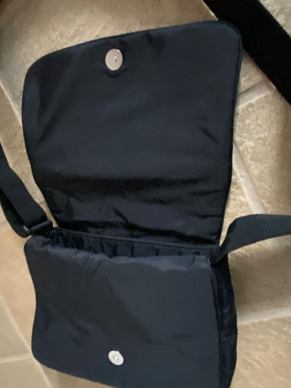 Taschen für Damen: Umhängetasche Hedgren schwarz mit vielen Fächern – Gebraucht aus Lostorf von Lime10 3