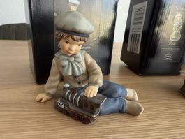 Goebel Junge mit Eisenbahn