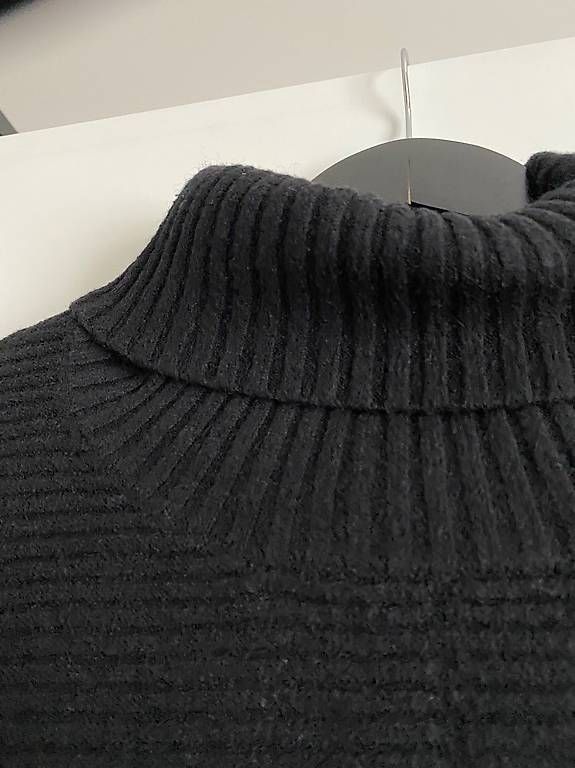 Pullover & Sweatshirts: Pullover – Gebraucht aus Rheineck von Castrillo01 1