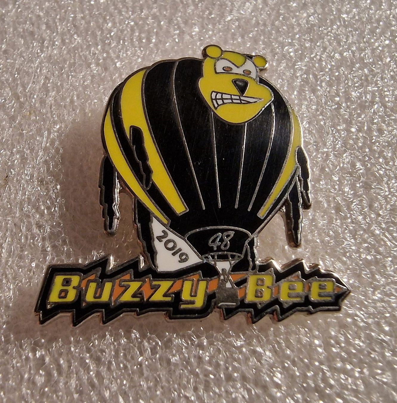 Placchette & Badge: Ballon Pin Sonderform 48. AIBF Buzzy BEE – Usato da Härkingen venduto da specialshapes