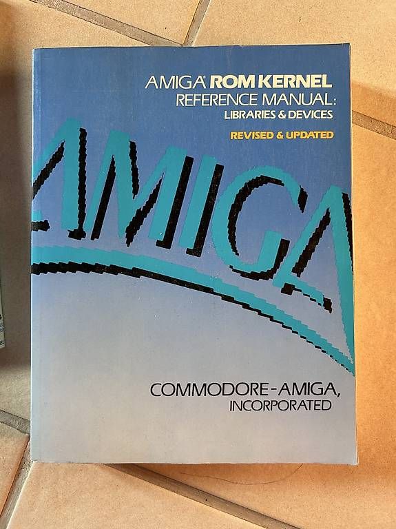 Bücher: Libri Amiga ROM Kernel + Hardware Reference Manual – Gebraucht aus Vaglio von Arabella1973 2