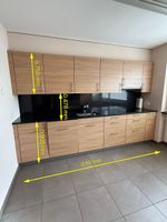 Küche Holzoptik mit Geräten & Kühlschrank