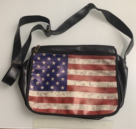 Schwarze Umhängetasche im USA-Look – Top Zustand!