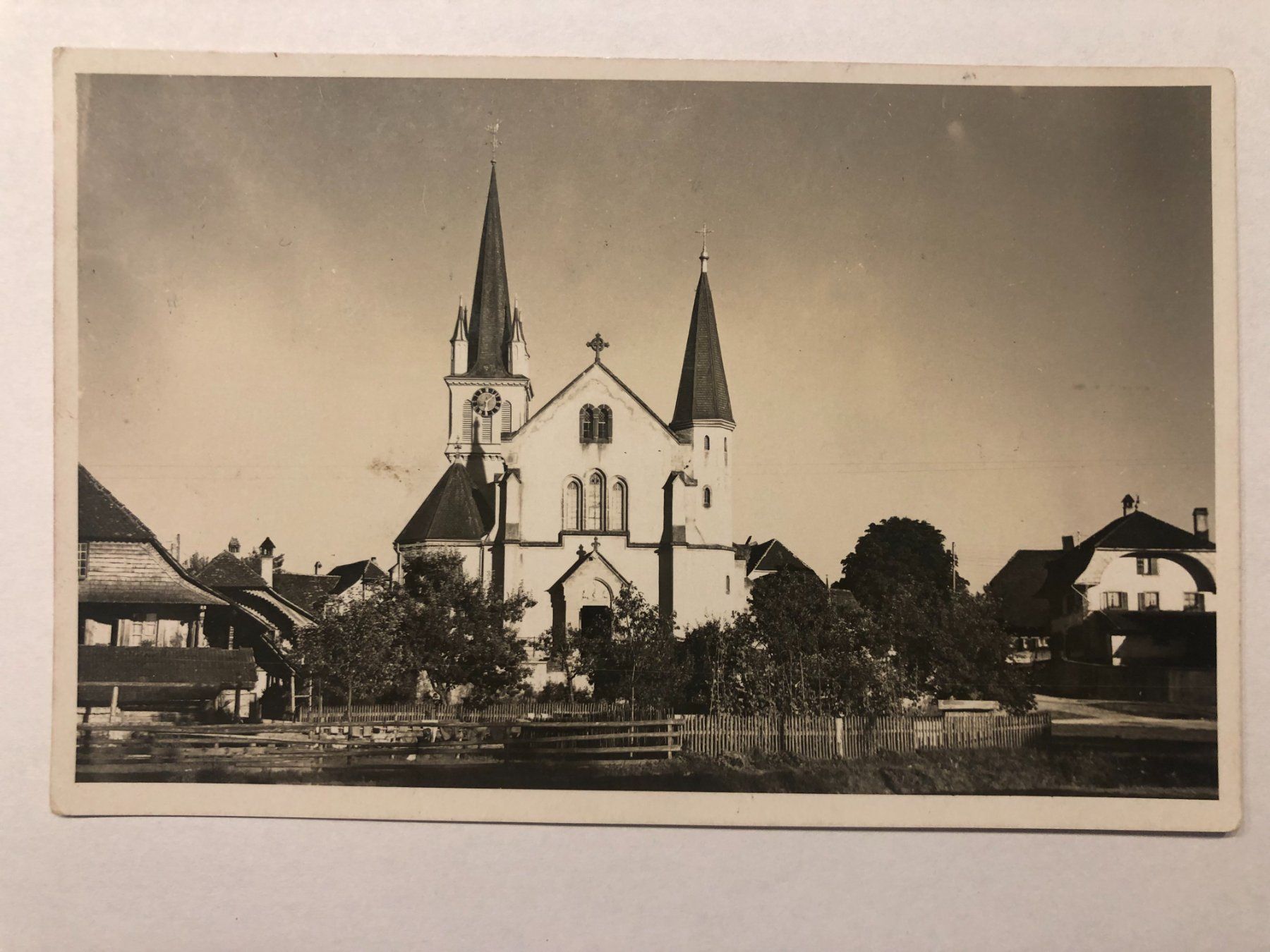 Ansichtskarten: Gross-Gurmels - Kirche  wo? (Gurmels FR) – Gebraucht aus Pfäffikon ZH von Waltoversand
