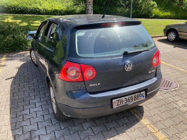 Autos: VW Golf 5 1.6 FSI Jg. 2006 – D'occasion à Hinwil par pumakatze 1