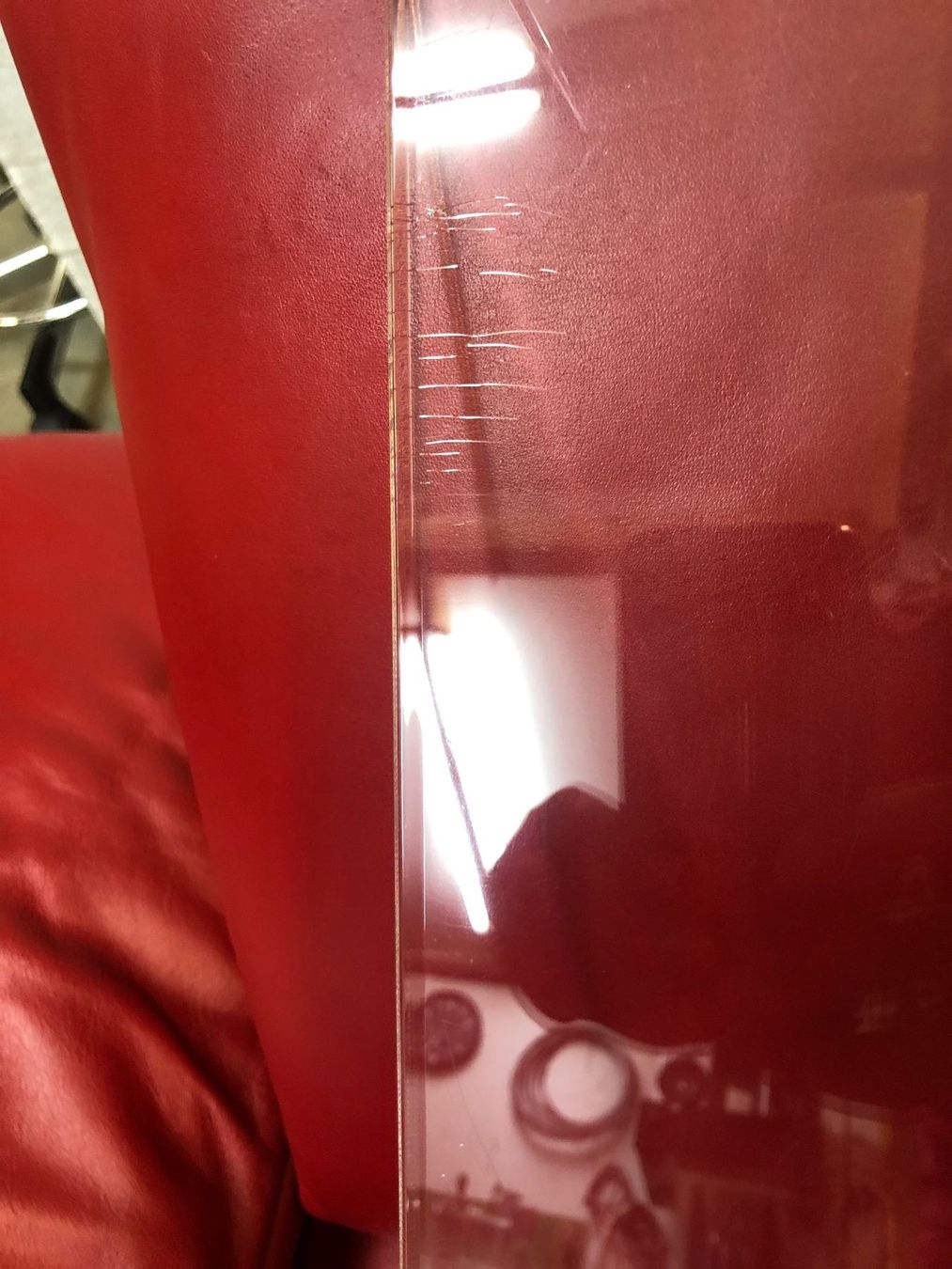 Koinor Sofas: Koinor Leder 2er Sofa Rot mit Hocker und Plexiglastisch – D'occasion à Brunnen par Allerwaren 9