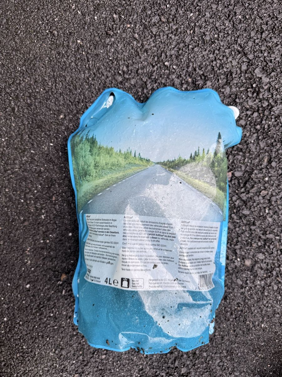 Altro in Stoviglie & Bicchieri: AdBlue 4L "Mineralöl" neu – Nuovo e nell'imballaggio originale da Montlingen venduto da JJ.D 1