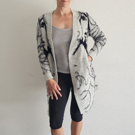 Cosy Cardigan, Grey with unique Pattern, Size Medium.