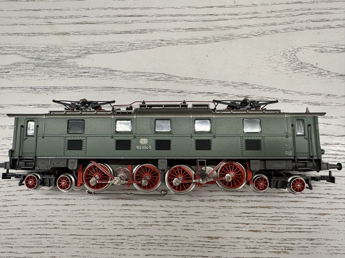 Märklin Modellini di ferrovie: Märklin 3366 DB BR 152 – Usato da Lupsingen venduto da New-Haven 2