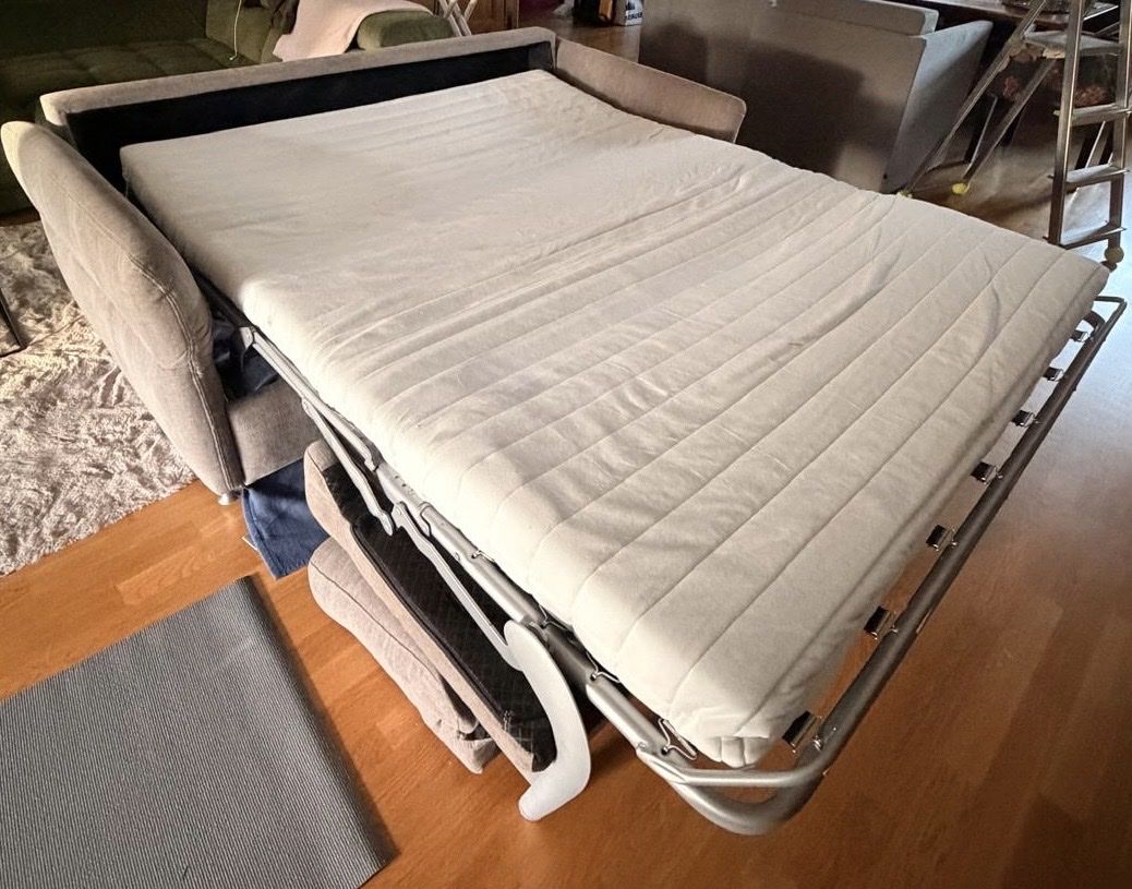 Sofas: Schlafsofa grau mit Klappfunktion – Gebraucht aus Rubigen von Elmacino 1