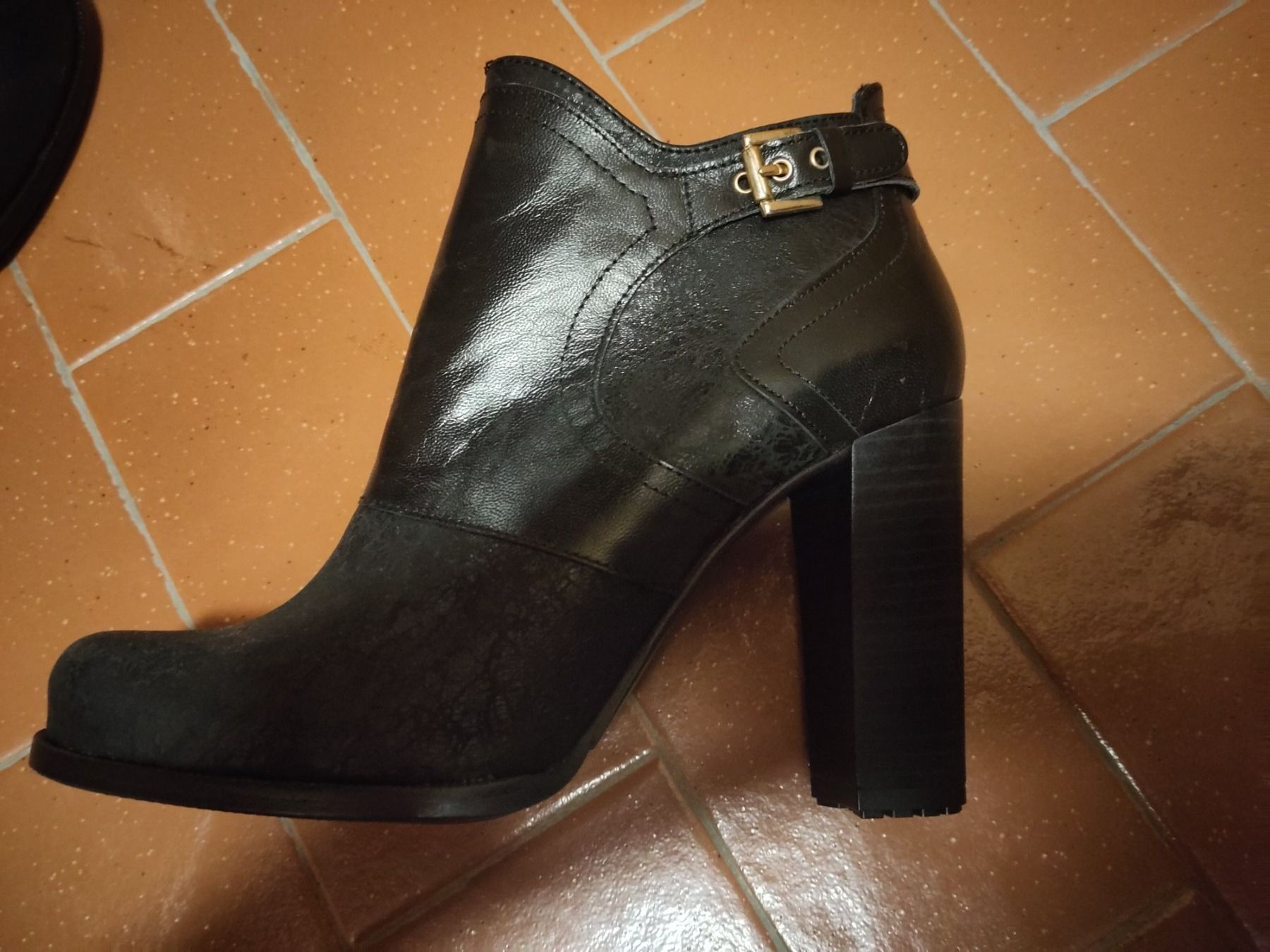 Scarpe da donna: Schöne Stiefel (Bata) – Usato da Zürich venduto da Saf12 1
