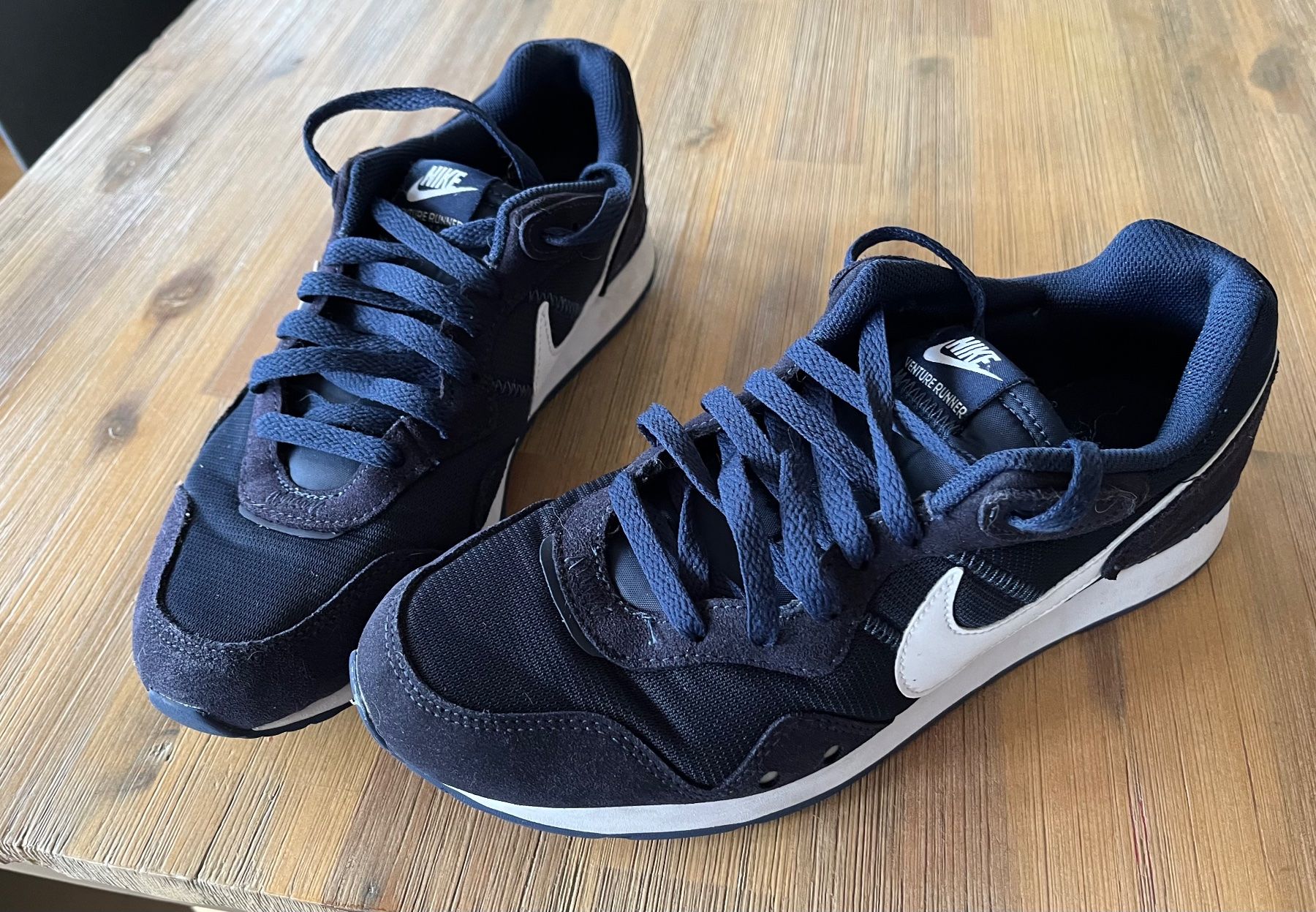 Nike Scarpe da uomo: Baskets Nike - taille 42 - bleues marines – Usato da Sion venduto da Nelsonkatz