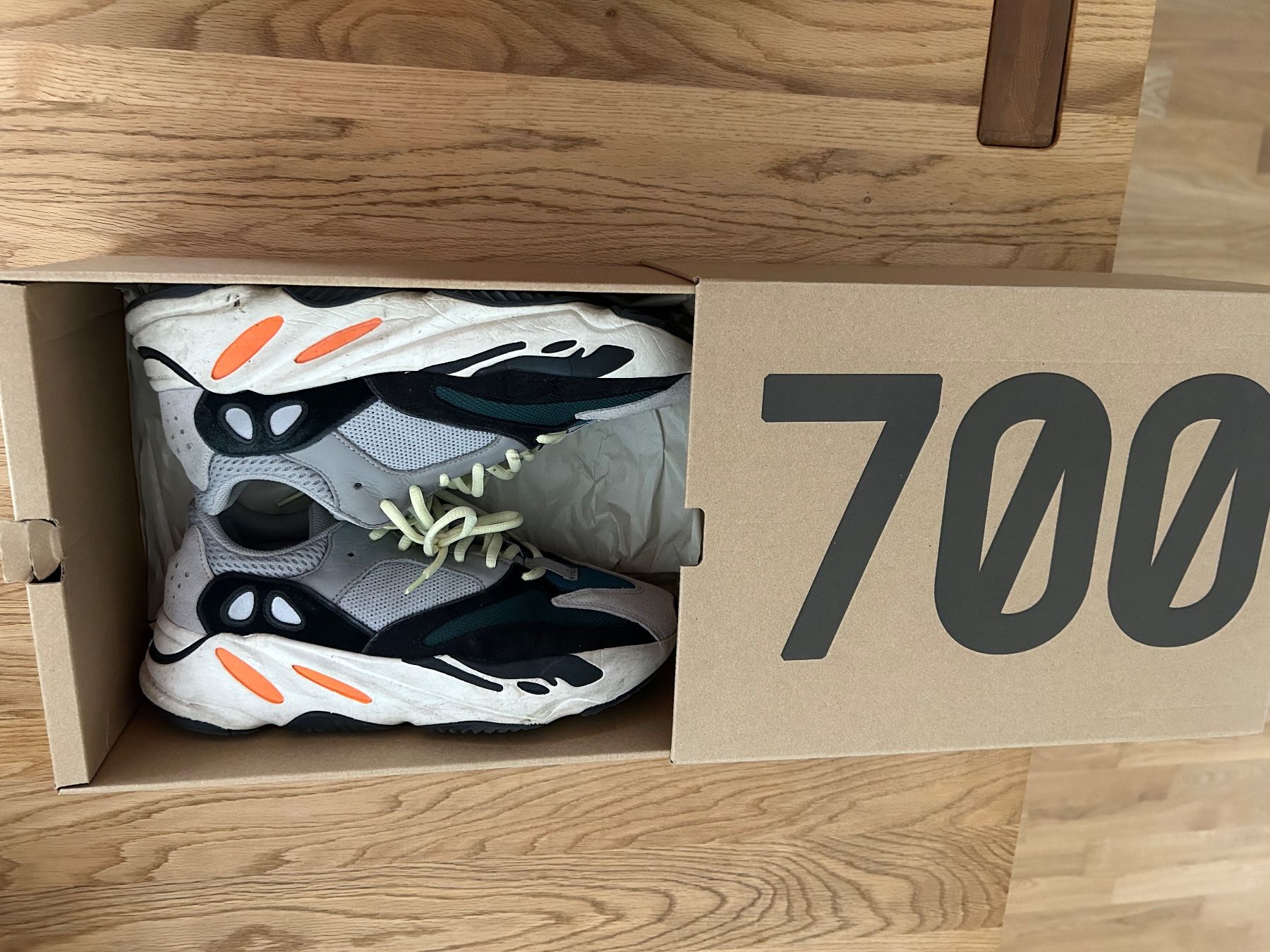 Adidas Herrenschuhe: adidas Yeezy Boost 700 Wave Runner – Gebraucht aus Neftenbach von Vespa796 1