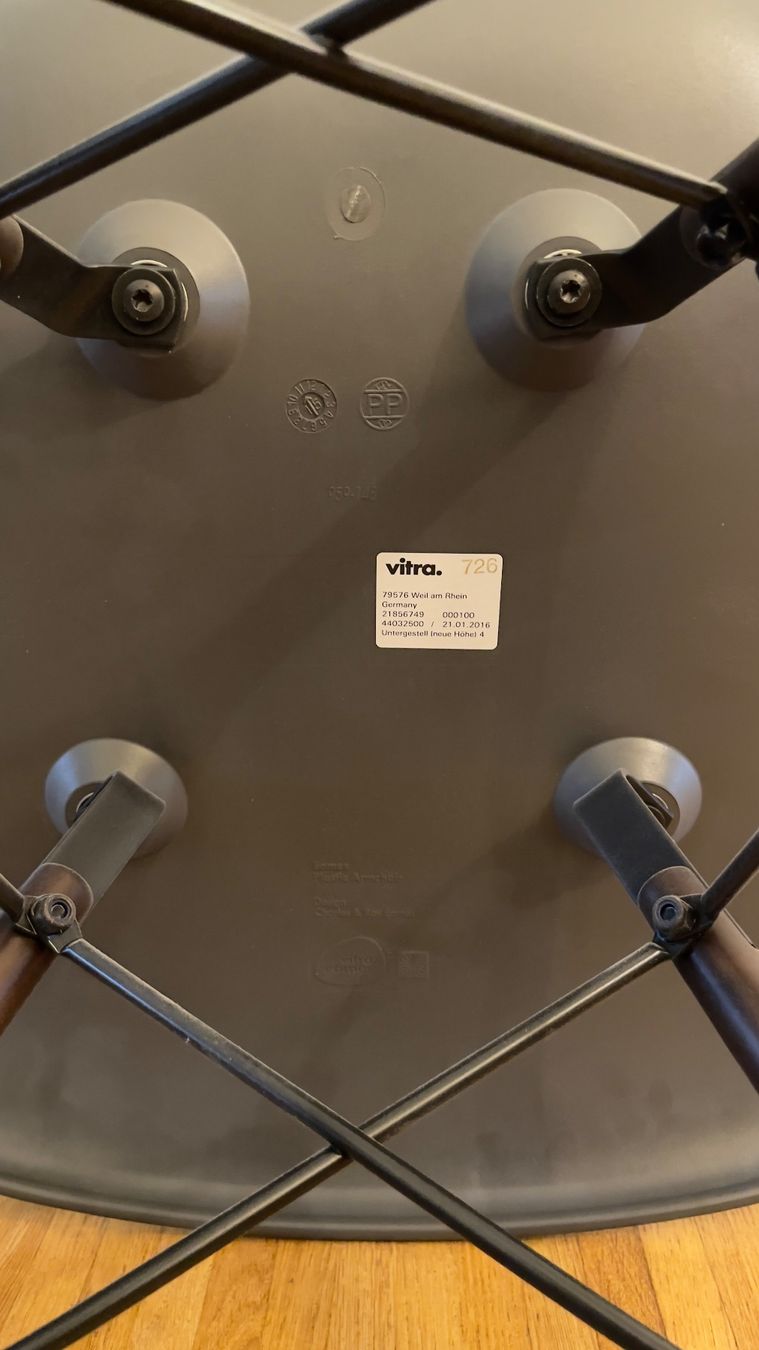 Eames Sedie: 2x Eames Plastic Armchair – Usato da Zürich venduto da ip_8055 4