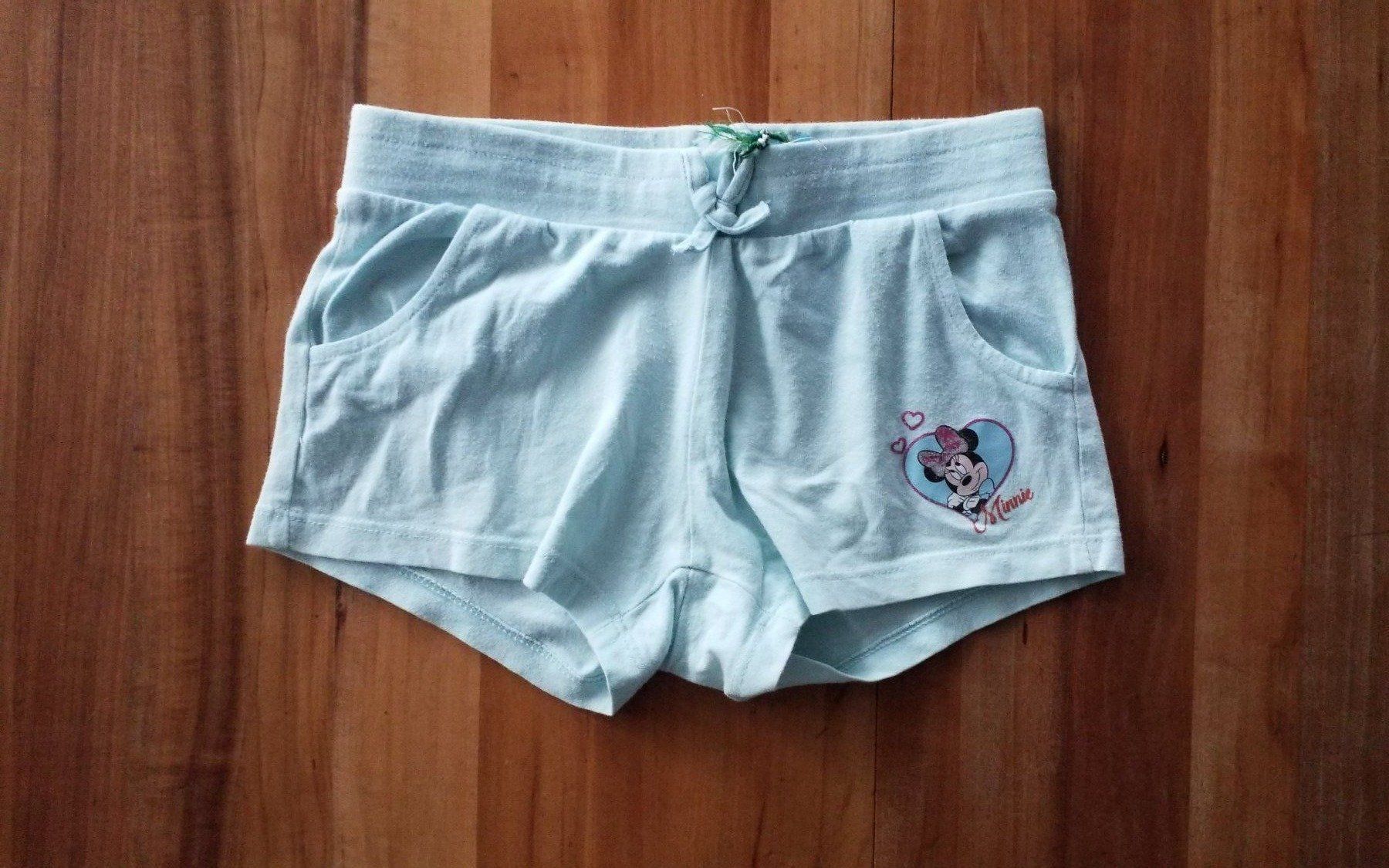 C&A Pantaloni: Kurze Shorts für Mädchen – Usato da Sachseln venduto da Cadfael1 1