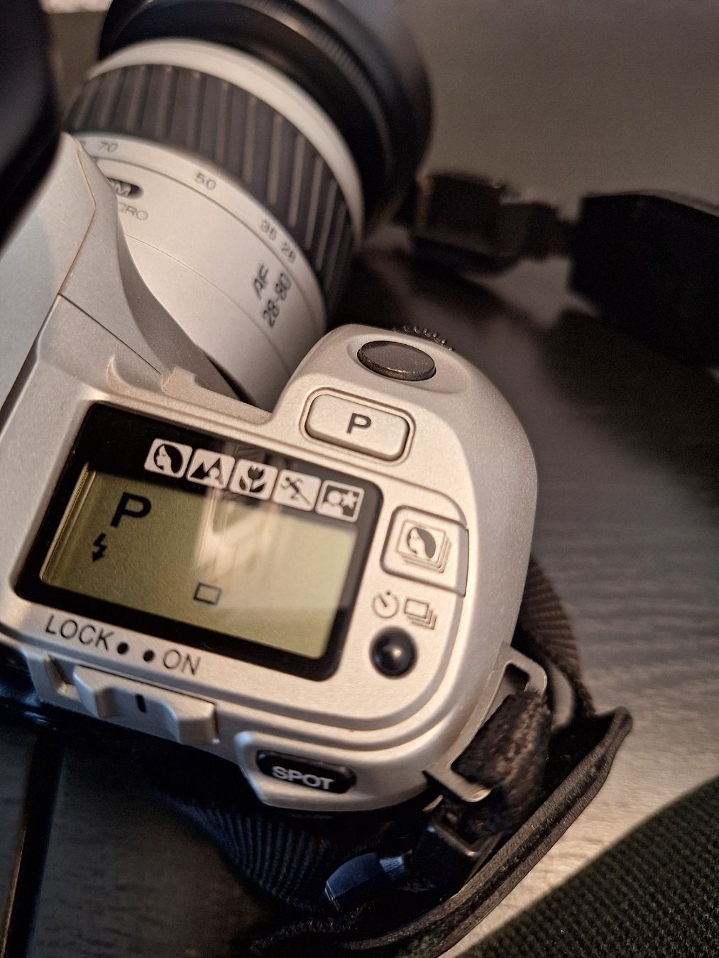 Minolta Appareil photo: Minolta Dynax 505 si + 2 Objektive + Flash + Tasche – D'occasion à Pfäffikon SZ par TobyPeterson 6