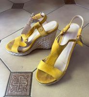 Sandales compensées jaunes taille 36 Minelli