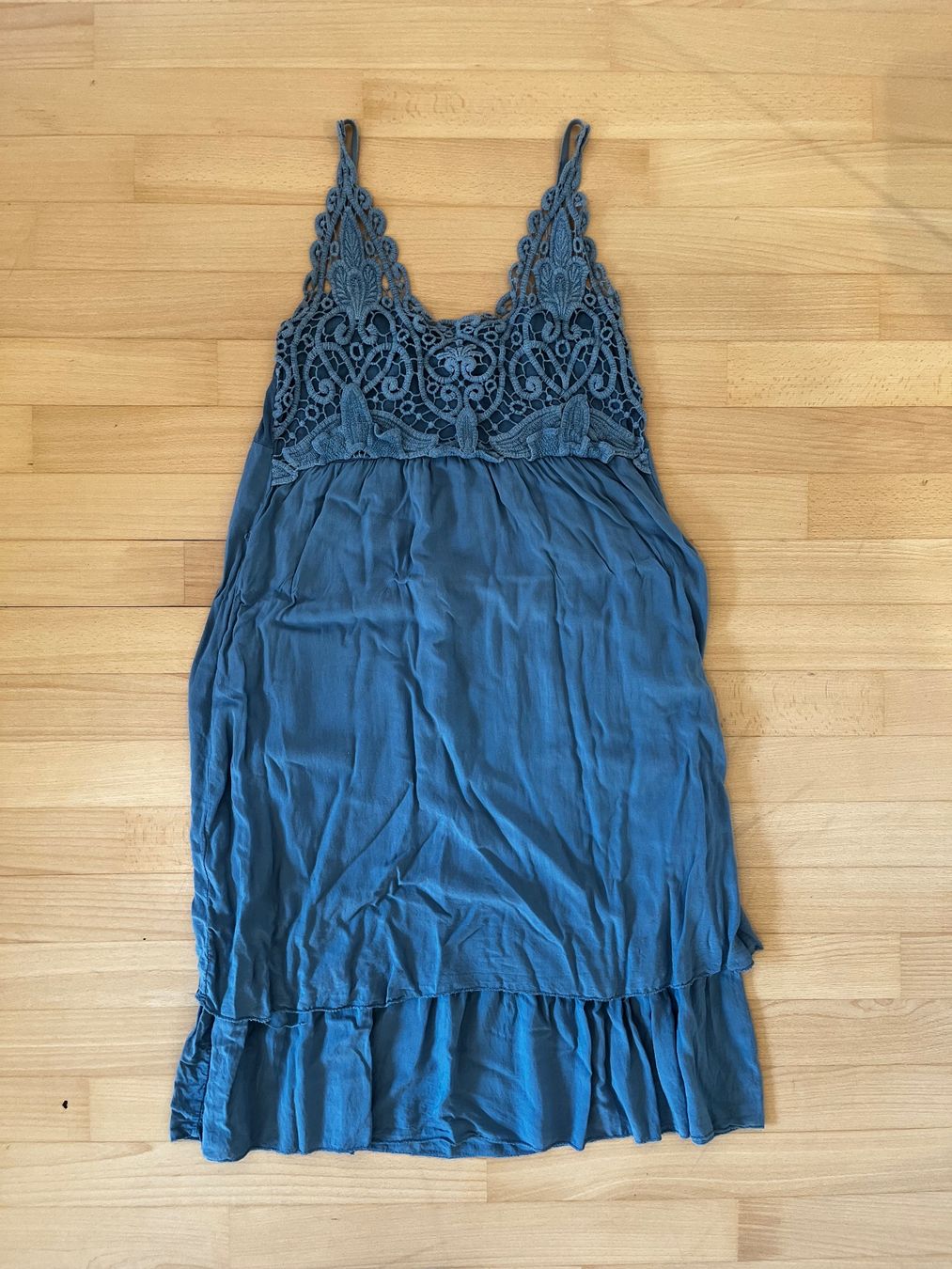 Vestiti: Luftiges Sommerkleid mit Spitzen - Gr. M – Usato da Zürich venduto da corinne.nussbaumer20