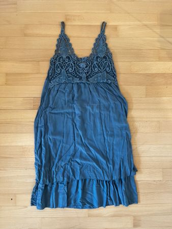 Luftiges Sommerkleid mit Spitzen - Gr. M