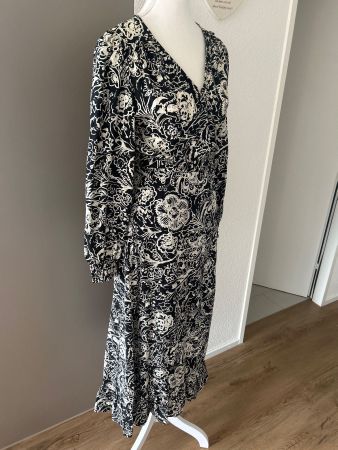 Wickelkleid mit Muster  von Fabienne Chapot Gr. 36