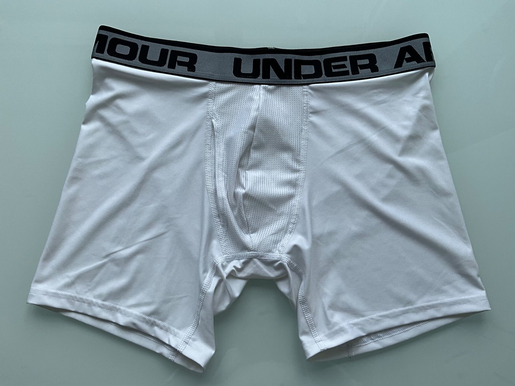 Under Armour Biancheria intima: Under Armour Base Layer Shorts (Boxershorts - Medium) – Nuovo (secondo la descrizione) da Zürich venduto da Likelike
