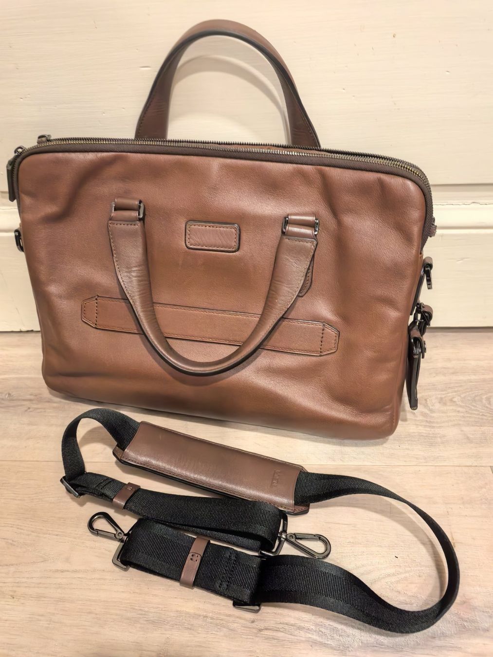 Tumi Borse: TUMI HARRISON Sycamore Slim Brief NP 690 – Usato da Unterseen venduto da SONY-CoolGo 1
