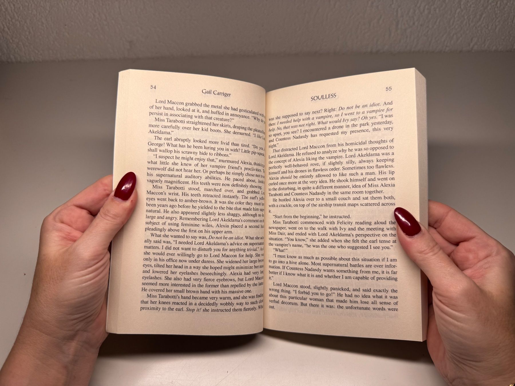 Libri: NOVEL: Gail Carriger, Soulless – Usato da Grosswangen venduto da English_books 4