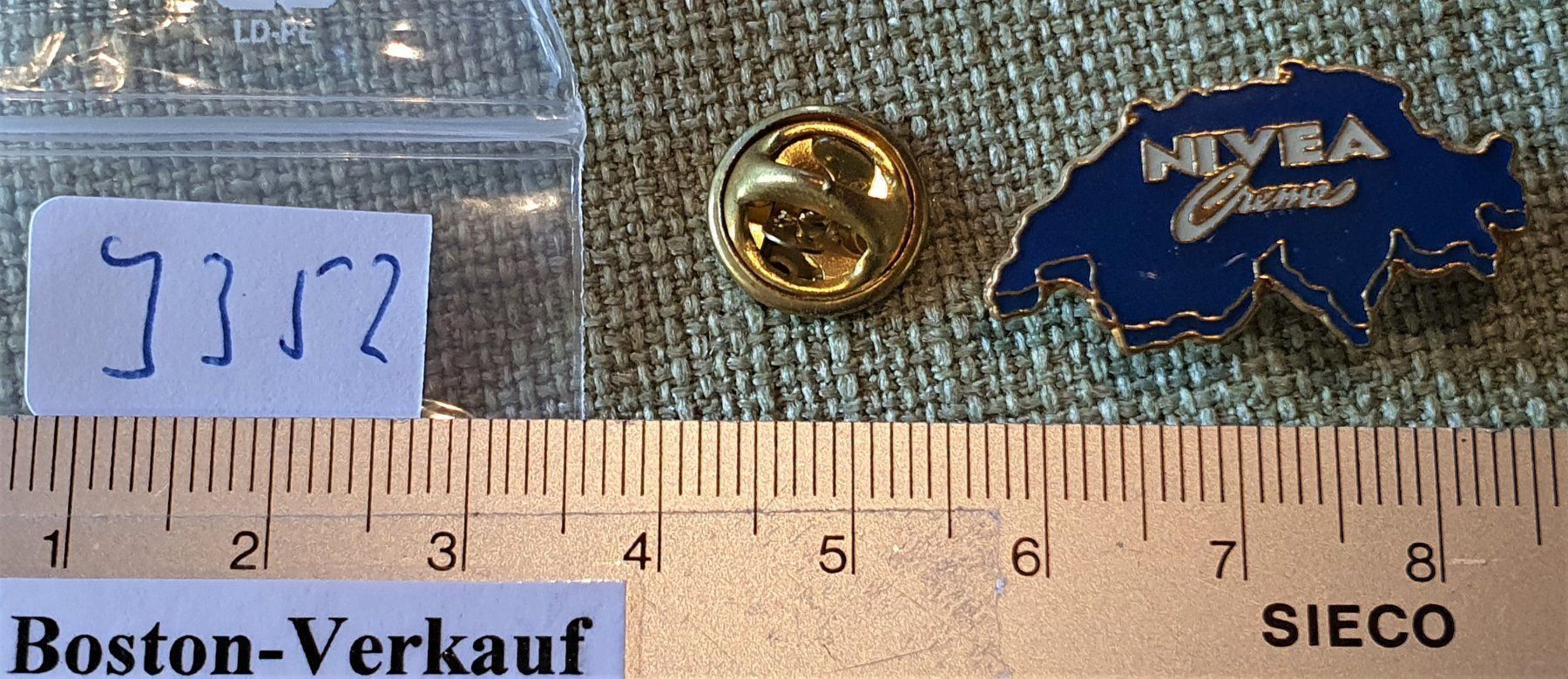 Placchette & Badge: J352 - Pin Schweiz NIVEA Creme – Usato da Reinach BL venduto da Boston-Verkauf 1