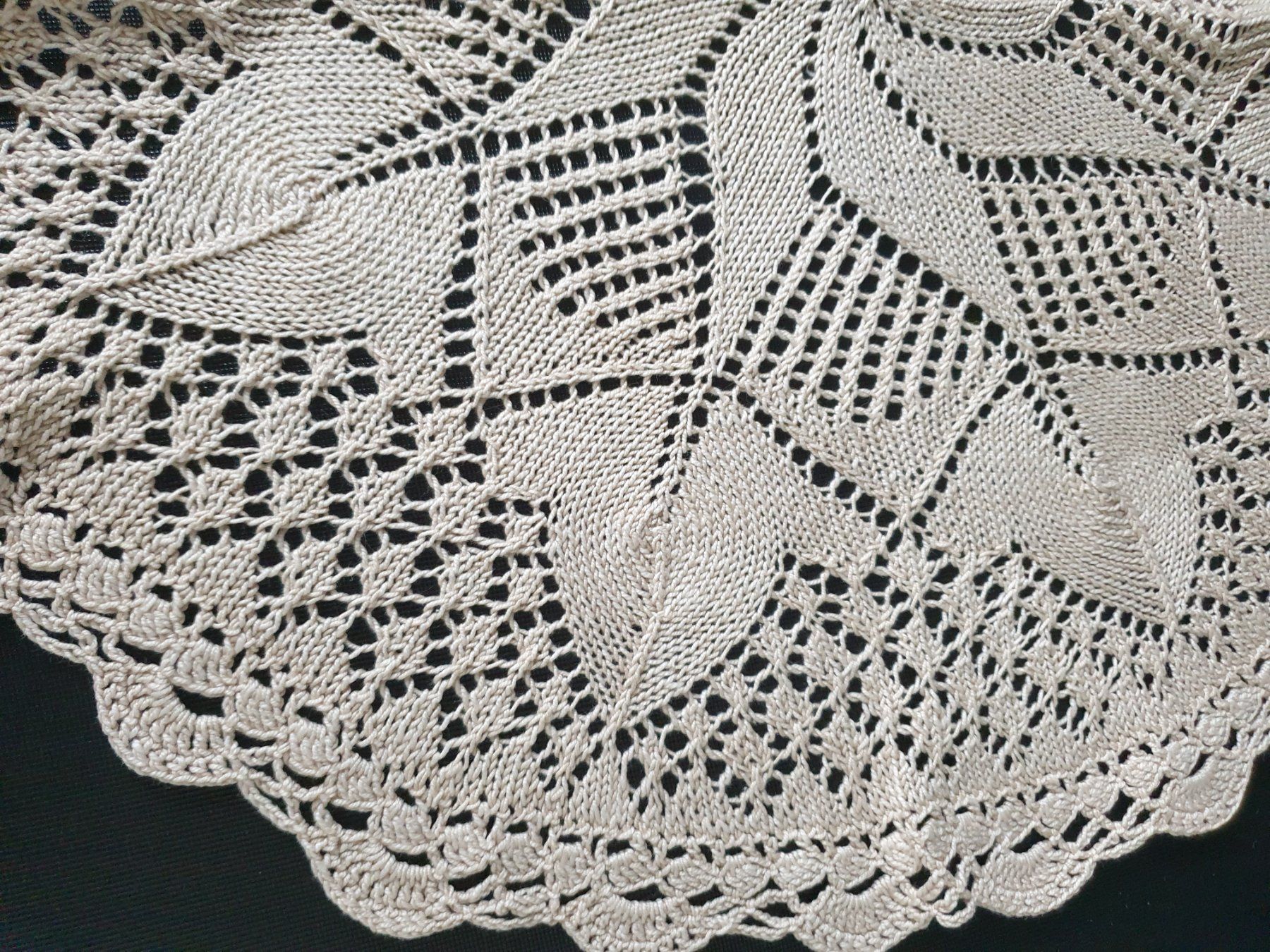 Sonstige Tischwäsche: Spitzendeckchen Tischdecke gestrickt Beige Rund 43 cm – Neu (gemäss Beschreibung) aus Gossau ZH von LeoniesDeko 2