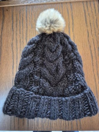 Mütze, Wintermütze Strickmütze mit Bommel schwarz H&M