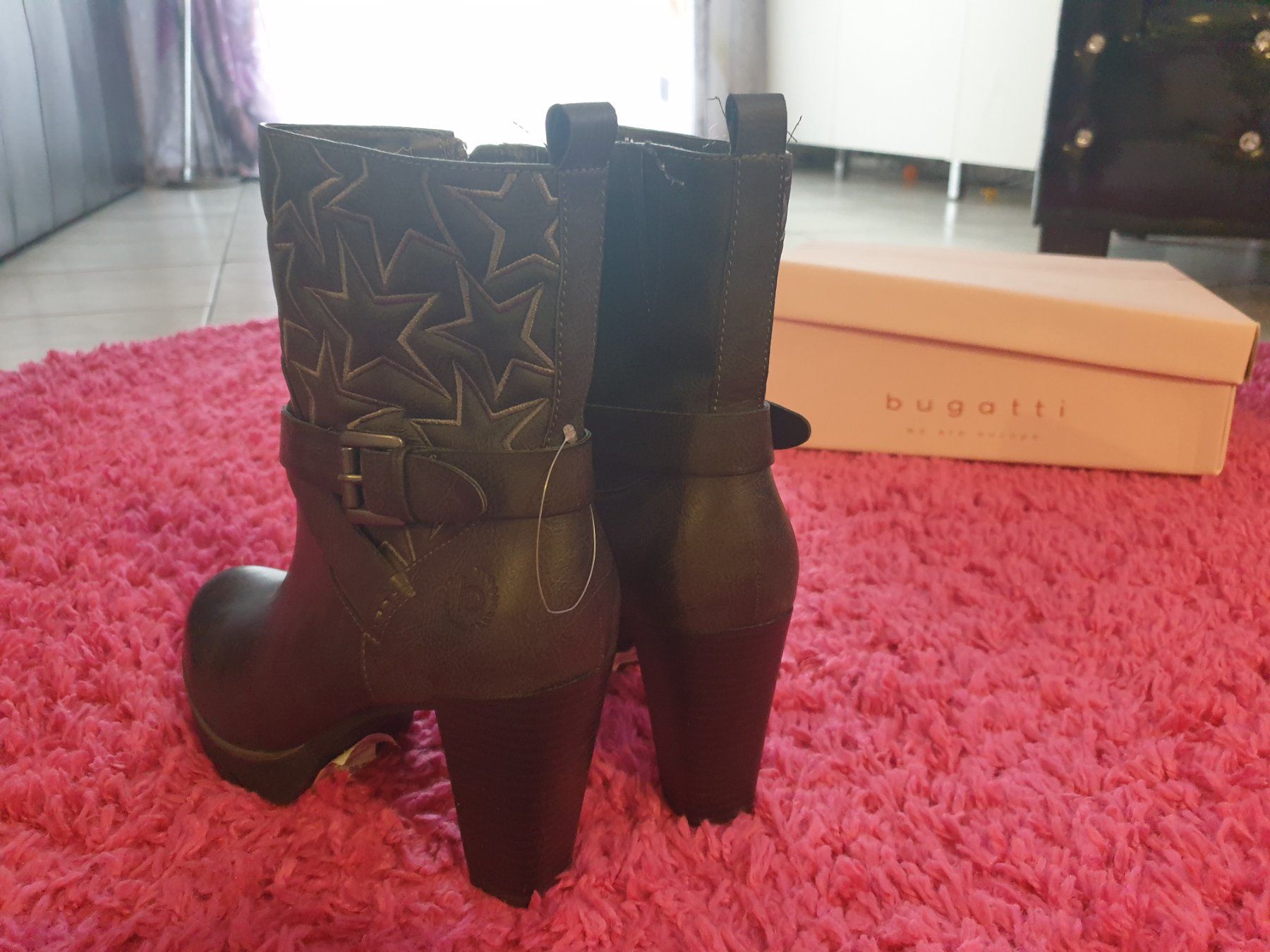 Bugatti Scarpe da donna: Bugatti Schuhe 39. Original Verpackt – Nuovo (secondo la descrizione) da Kriessern venduto da Bugggyyy 2