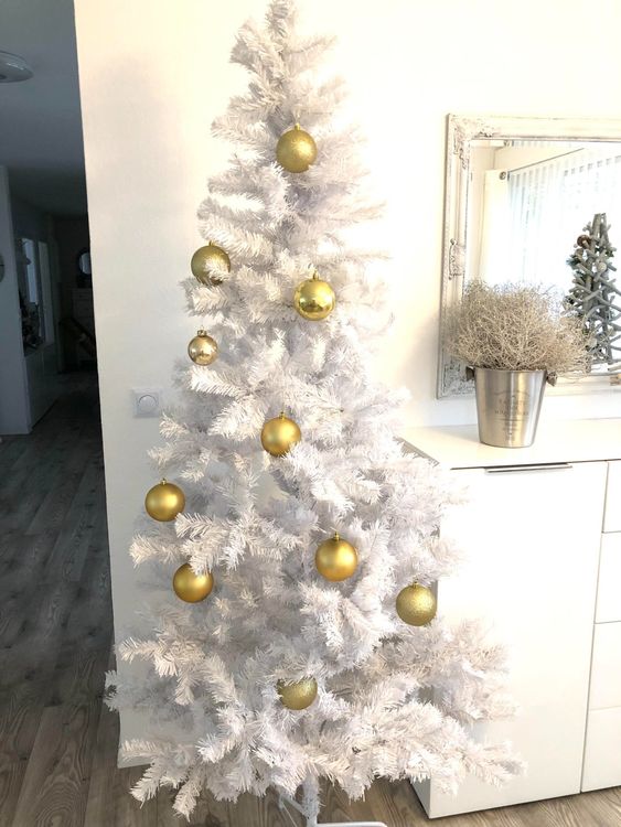 Riesig! 210 cm grosse Weihnachtsbaum & 20 Dekokugeln Kaufen auf Ricardo