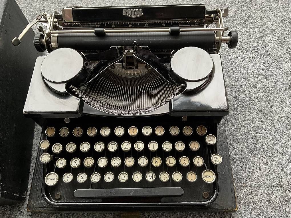 Macchine da scrivere: Royal Schreibmaschine 1930 – Usato da Abtwil SG venduto da Riono-01