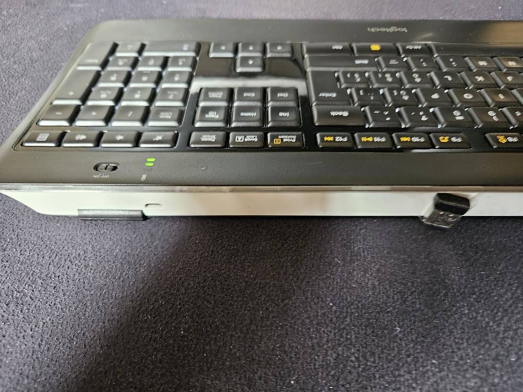 Logitech Tastaturen: LOGITECH Wireless Tastatur Beleuchtet  K800 – Gebraucht aus Winterthur von diiimiiitriii 3