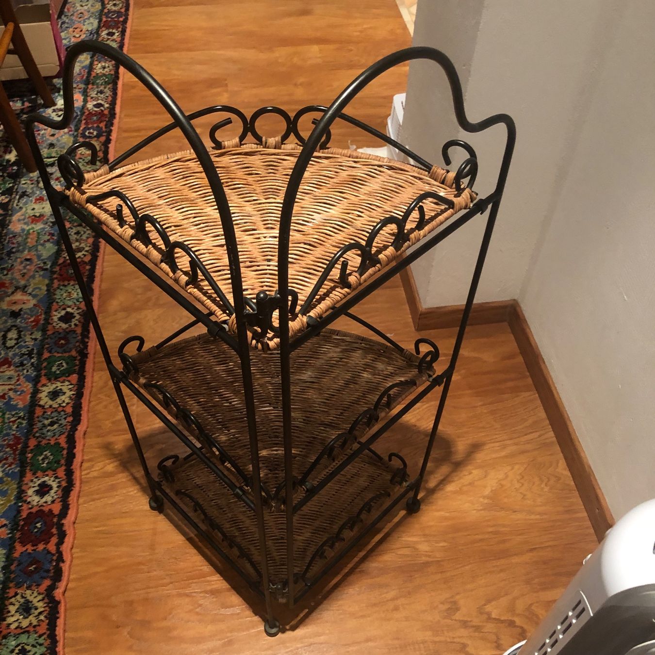 Regale: Etagère d'angle vintage en osier et fer forgé – Gebraucht aus thonex von begochiqui 5