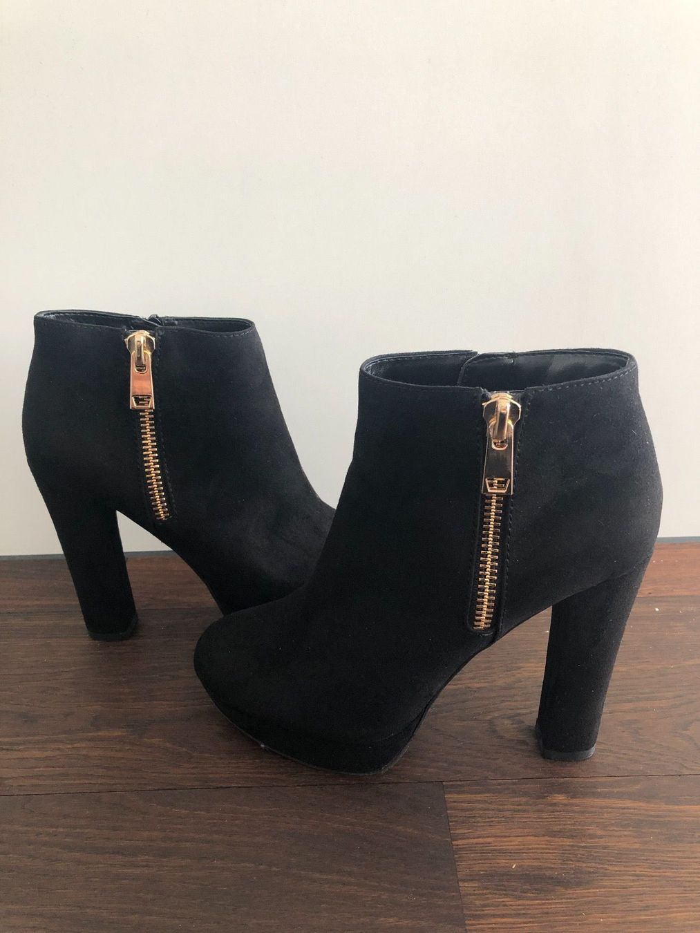 Aldo Scarpe da donna: Schwarze Stiefeletten mit Reisverschluss – Nuovo (secondo la descrizione) da Gisikon venduto da reena.2231