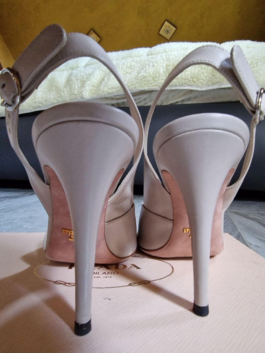 Prada Scarpe da donna: Elegante Prada Slingpumps, Gr. 37.5, beige – Usato da Mönchaltorf venduto da nzhuravel 2