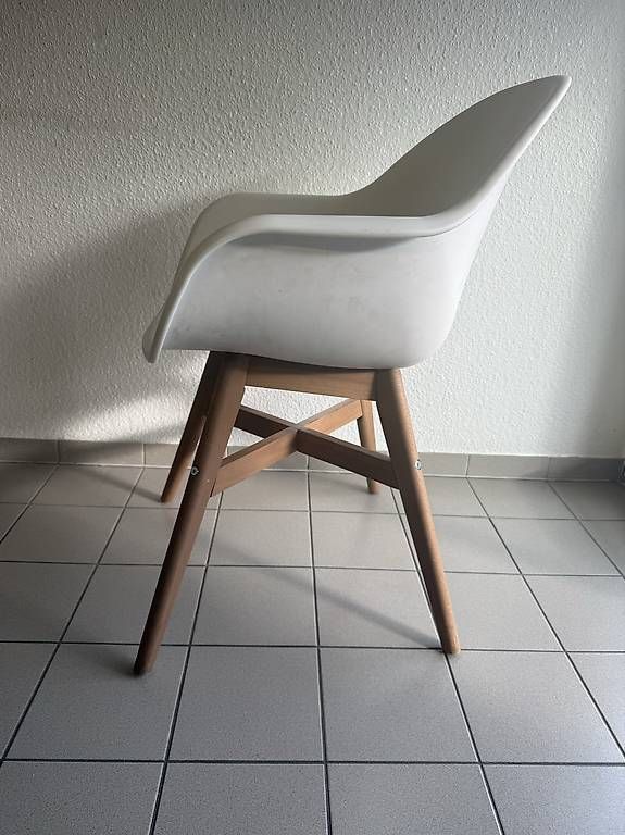 Stühle: IKEA, Fanbyn, weiss  – Gebraucht aus Basel von fa.l 1