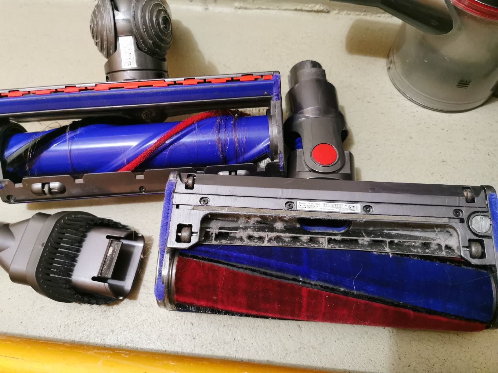 Dyson Aspirapolveri & Accessori: Dyson V8 absolute – Difettoso da Arnegg venduto da michik999 3