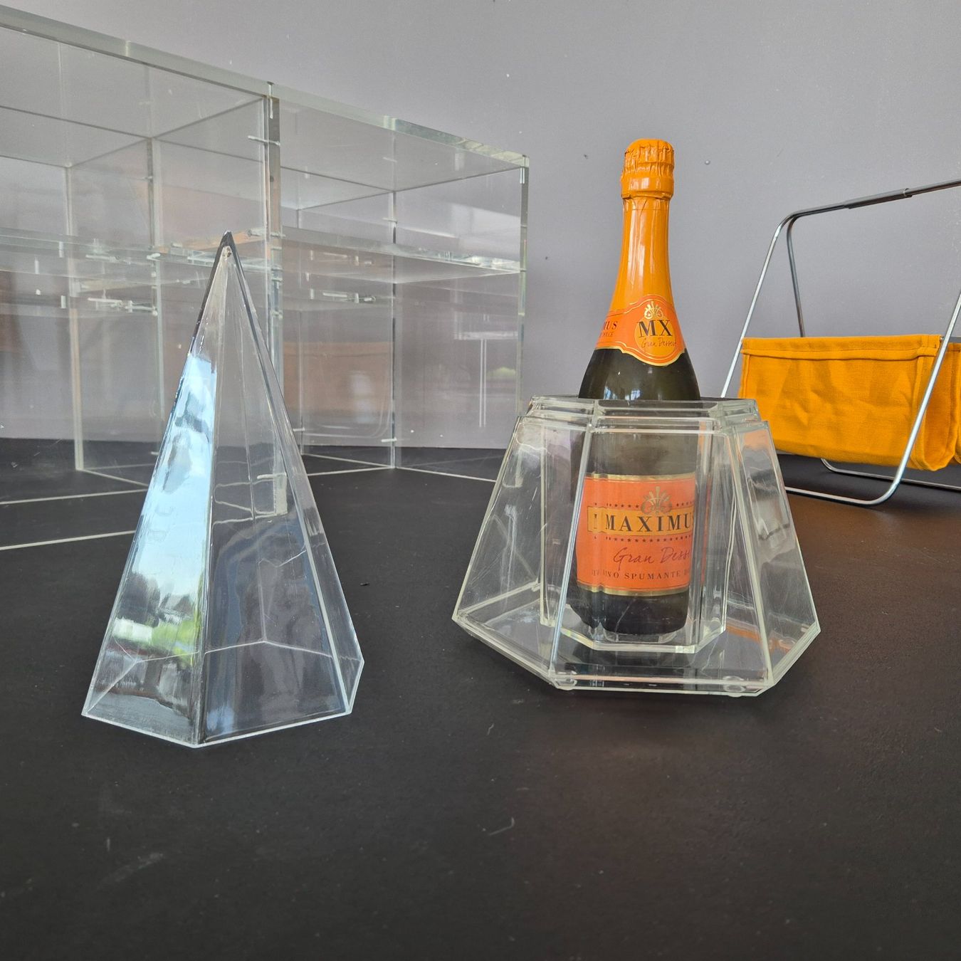 Altro: Plexiglas Acryl Weinkühler Champagner / Sektkühler Pyramide – Usato da Nottwil venduto da Wondewa-Shop 7